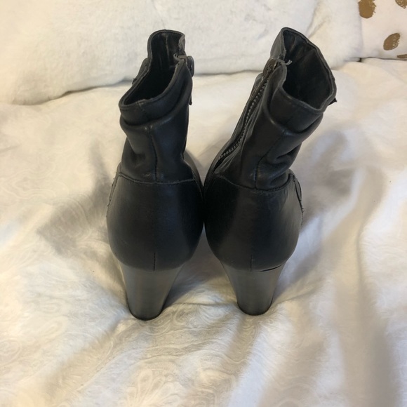 Boots - Picture 3 of 6